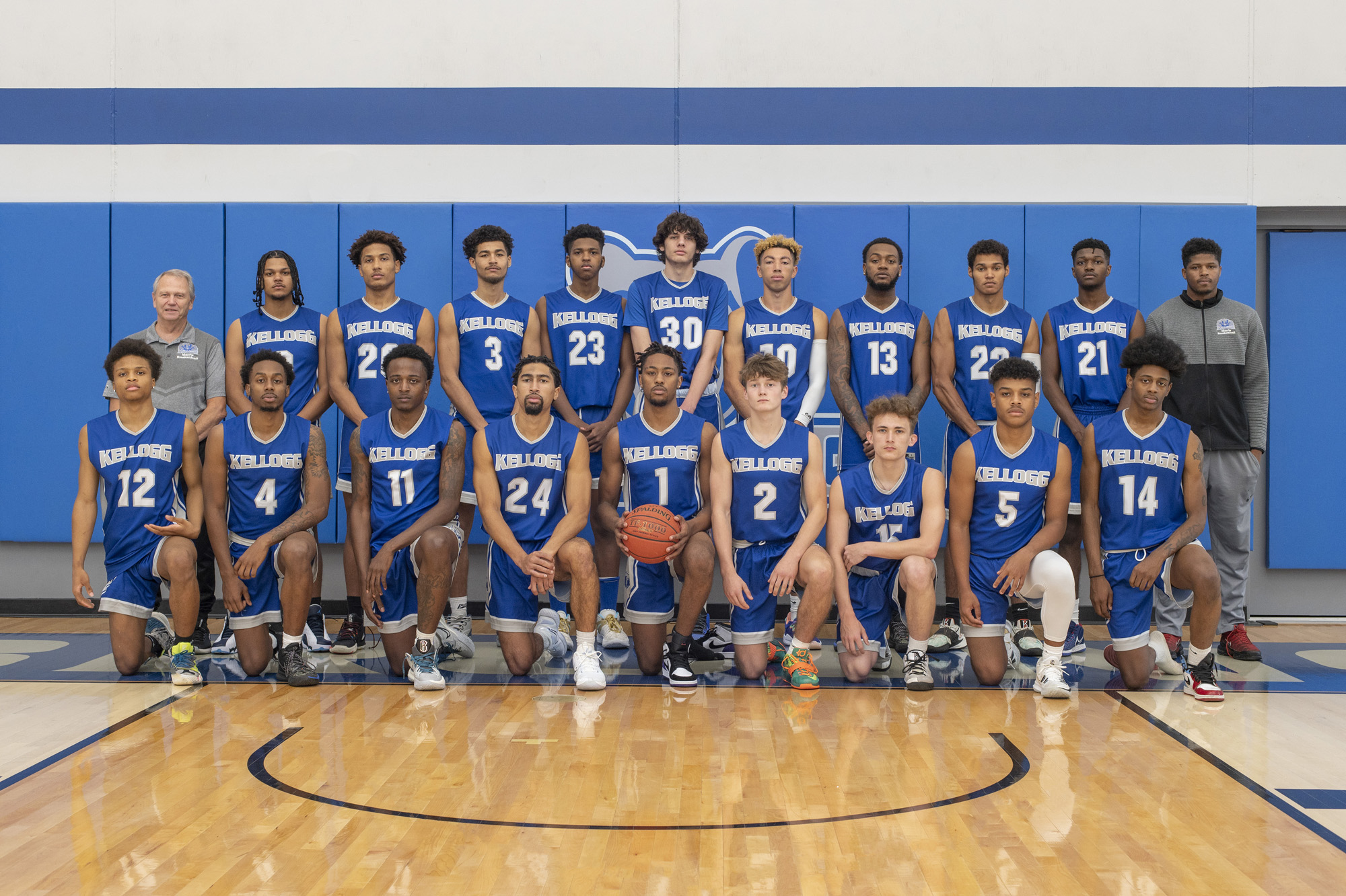 KCC's 2021-22 men's basketball team.