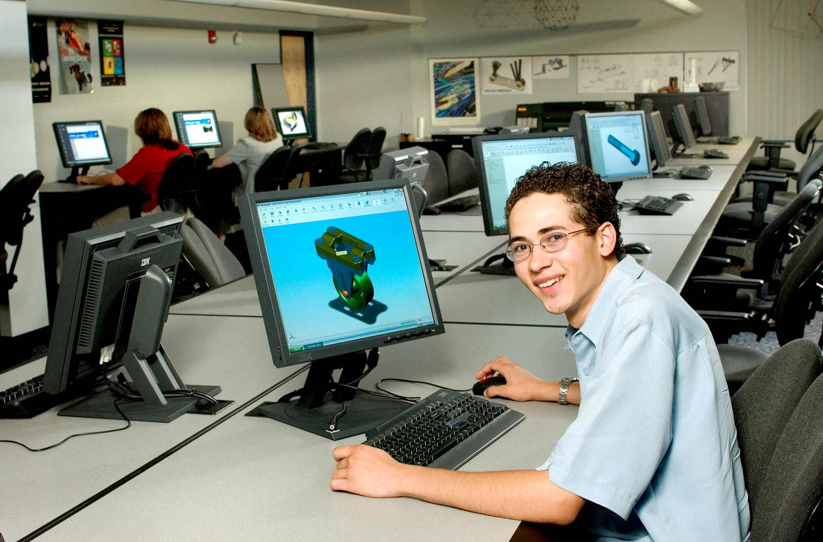 Инженер с компьютером