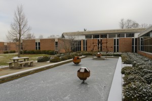 The fountain outside the LRC on the North Avenue campus.