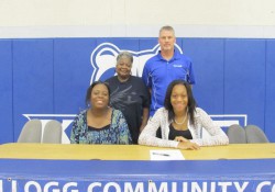 Signing photo for new women's basketball player KeAyra Petty.