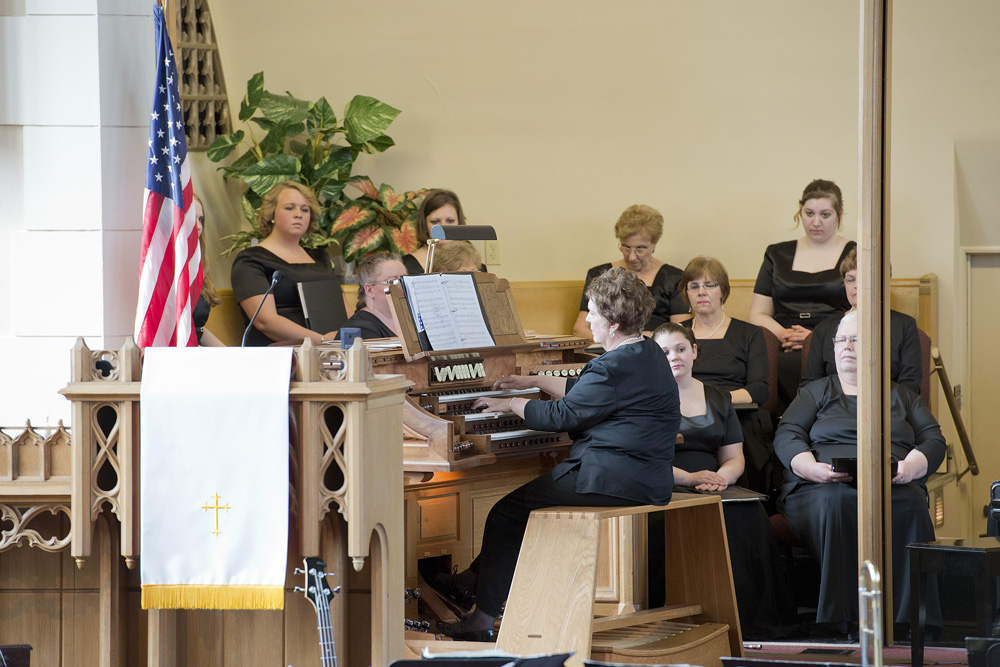 Adjunct faculty member and pianist Kathy Cary plays the organ during a choir event at a church in downtown Battle Creek.