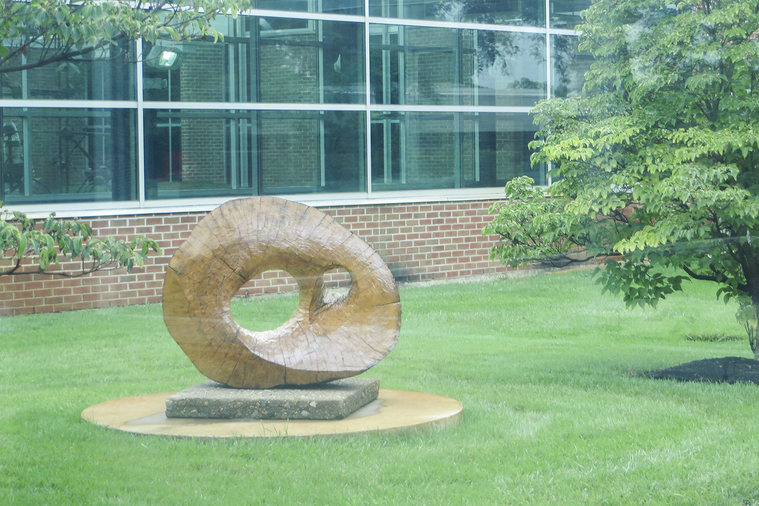 A photo of a sculpture on KCC's North Avenue campus.