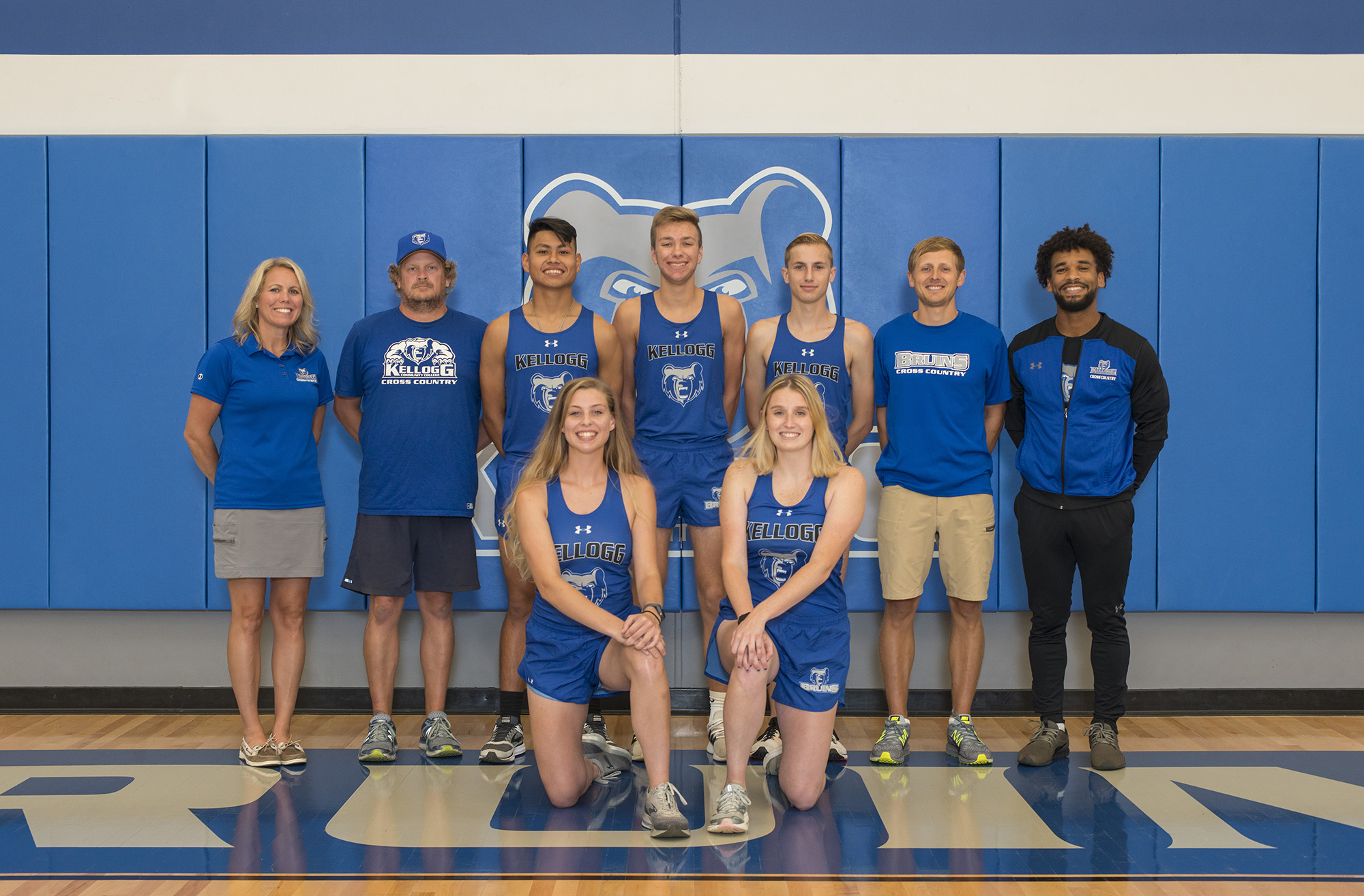 KCC's 2019 men's and women's cross country teams.