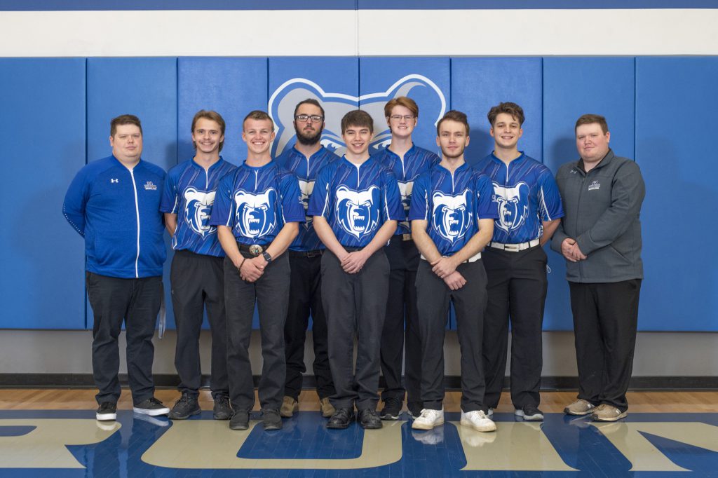 Men's bowling team finishes second at Glen Oaks Community College