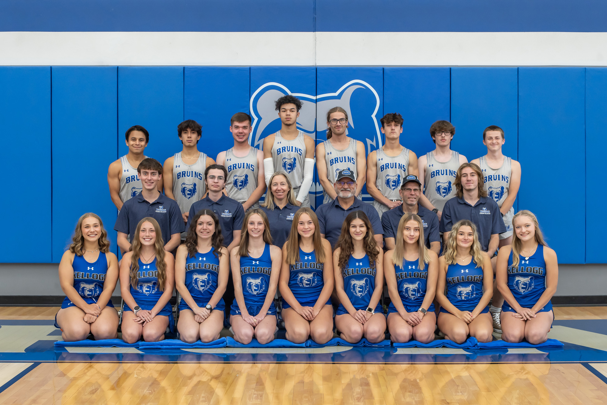 KCC's 2024 men's and women's cross country teams.