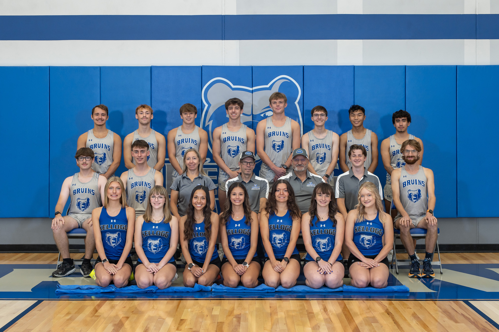 KCC's 2025-26 men's and women's cross country teams.