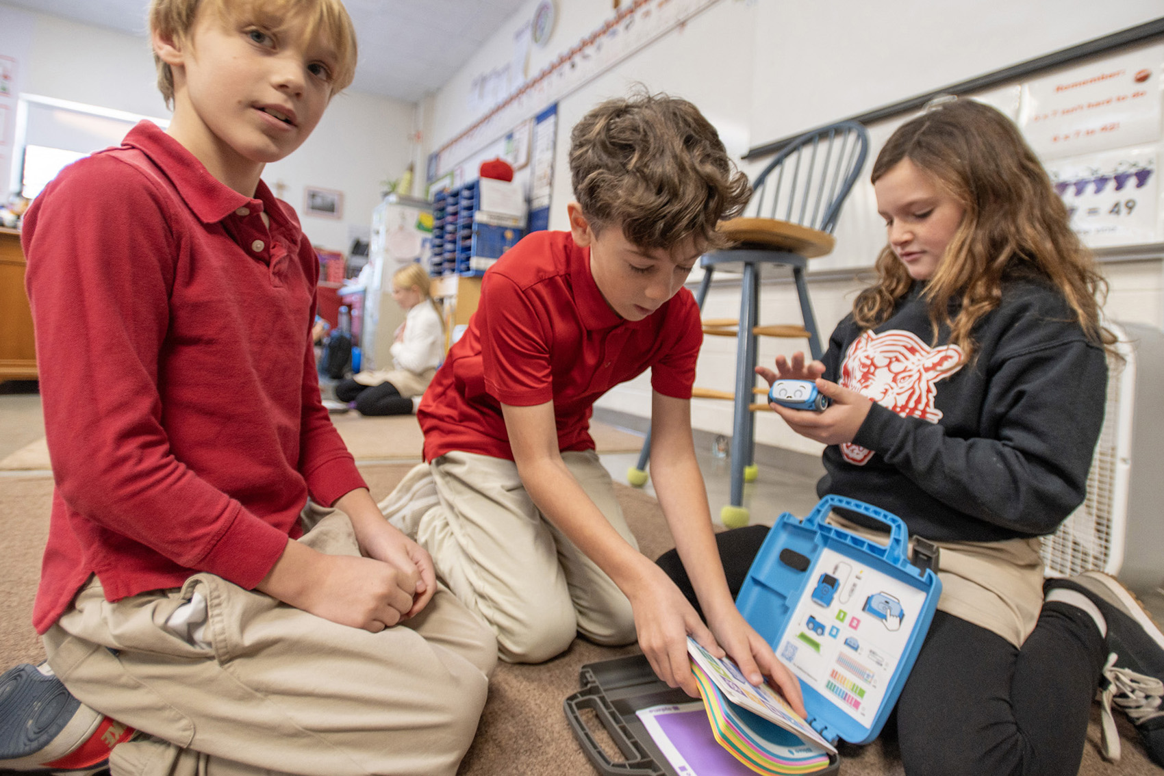 Elementary school students begin working on a STEM project in class.