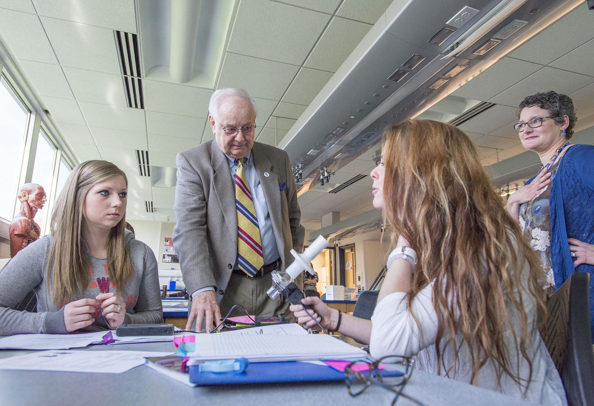 Dr. Joe Schwarz speaks to students in a Science Lab at KCC.
